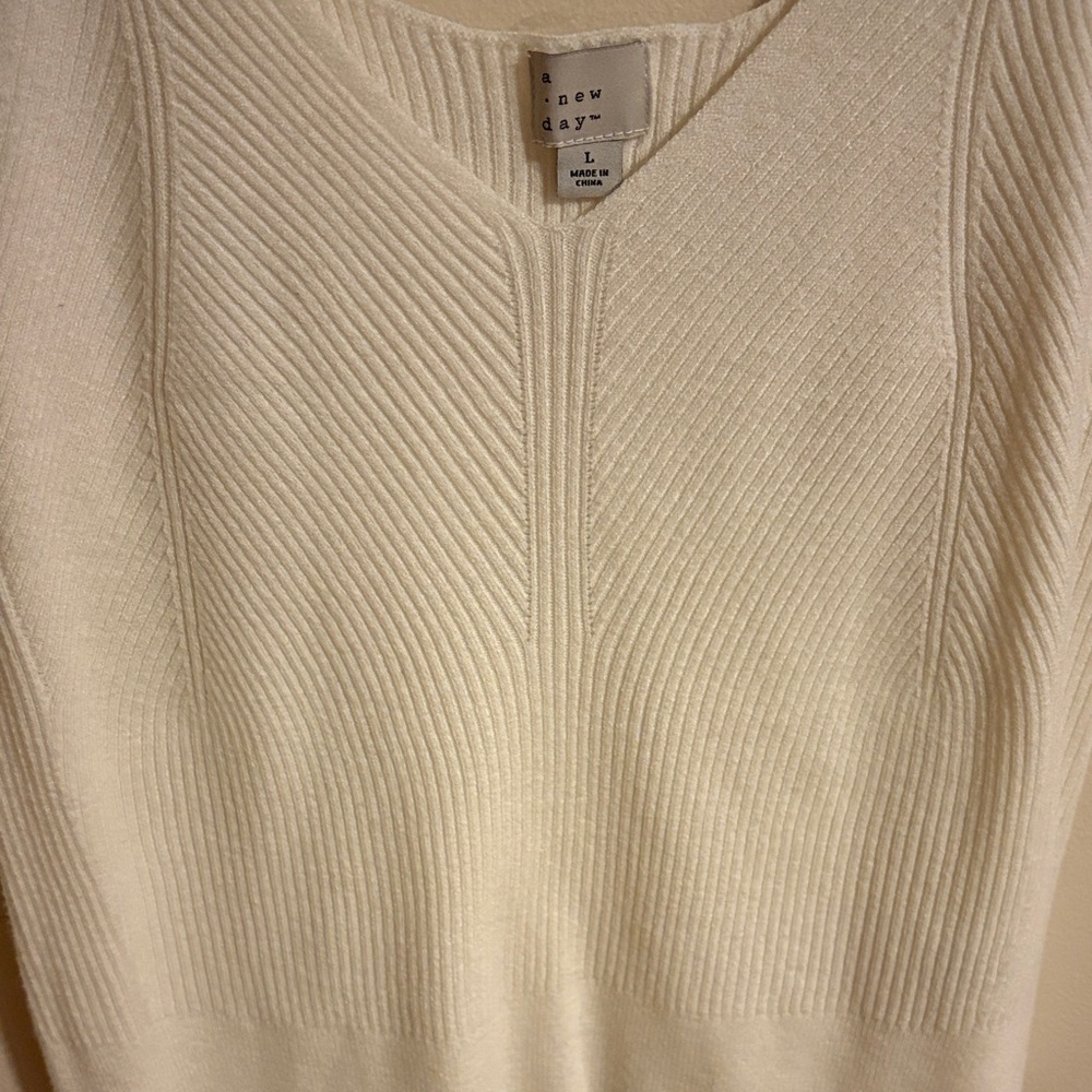 NWOT Women’s Cream Knit Sweater Tank Top - Picture 2 of 4